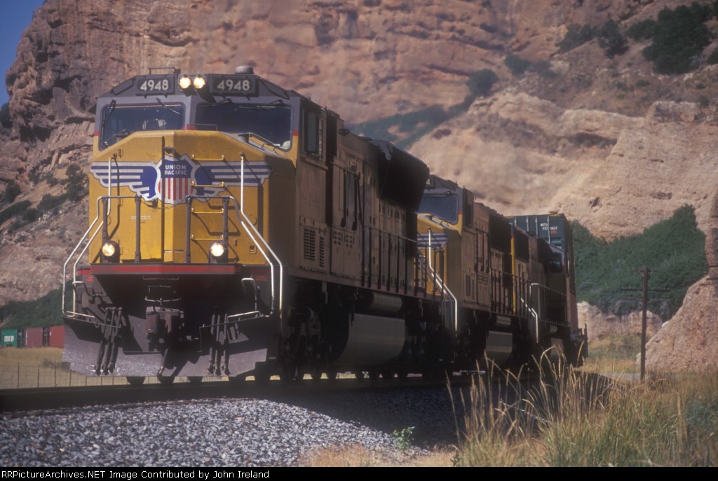 UP 4948 in the heart of Echo Canyon